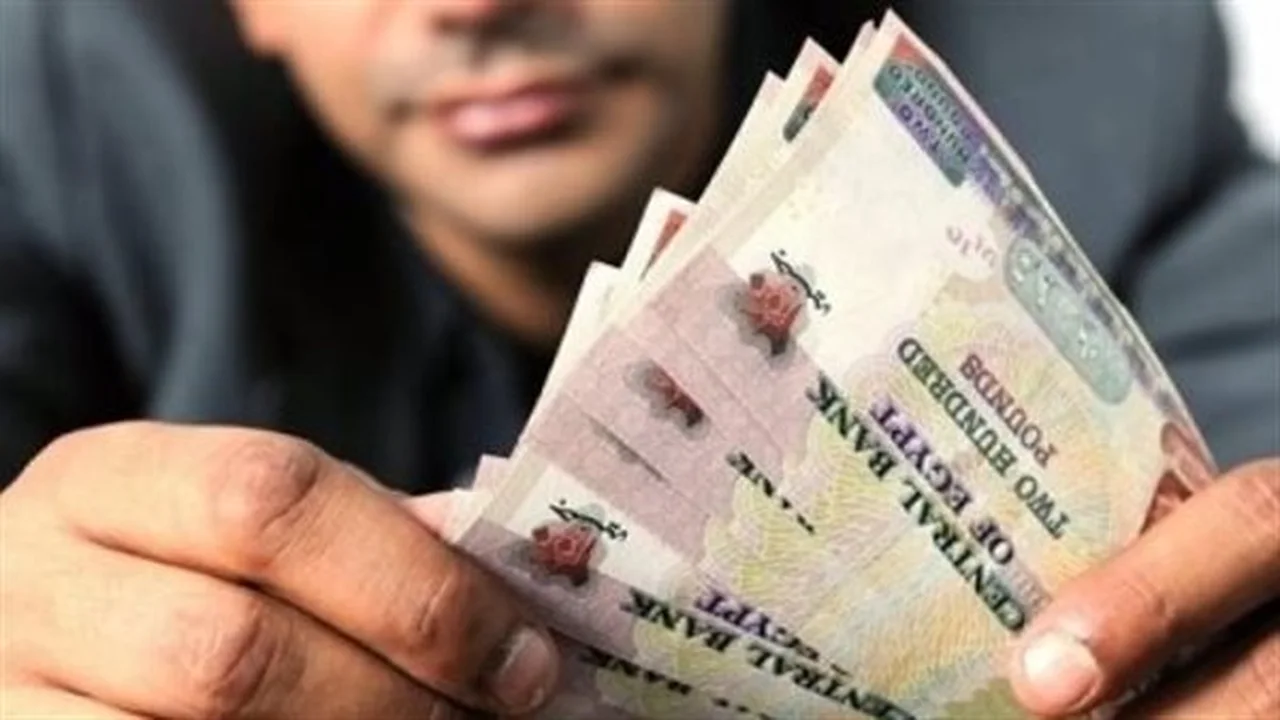 تغيير الموعد.. بدء صرف معاشات يونيو عبر مكاتب البريد والبنوك المحلية